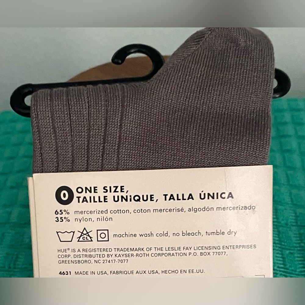 2-NWT-PAIRS OF WOMENS DRESS SOCKS VAN HEUSEN AND HUE - Picture 12 of 13